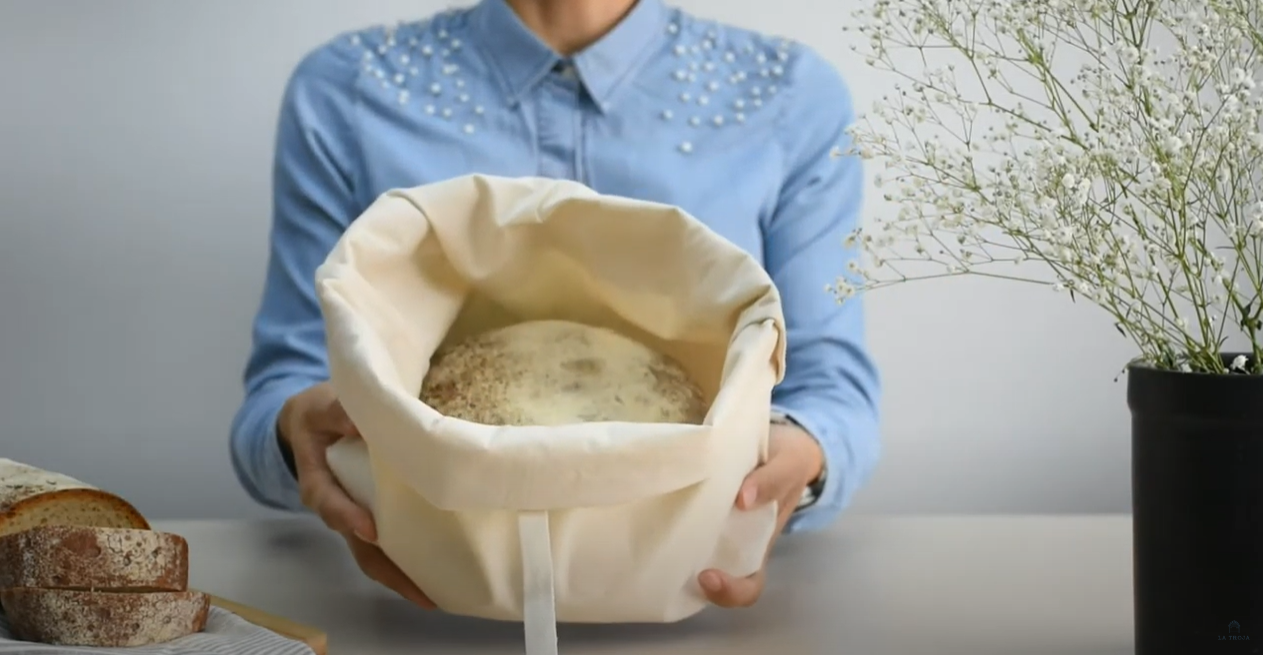 Cargar video: Esta bolsa es perfecta para llevar a casa pan de la panadería y guardarlo durante tres días
