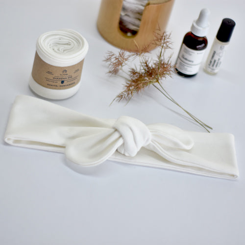 Añade comodidad y estilo a tu rutina de maquillaje con nuestra diadema de diseño ergonómico y materiales suave