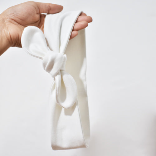 mantén tu cabello bajo control mientras te concentras en tu arte de maquillarte