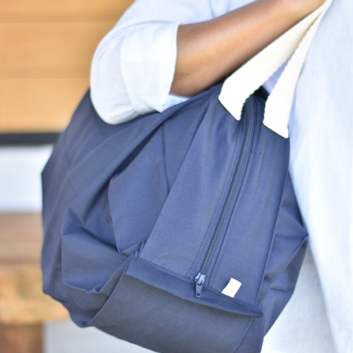 viaja ligero, viaja con estilo: lleva nuestro bolso plegable a todas partes.