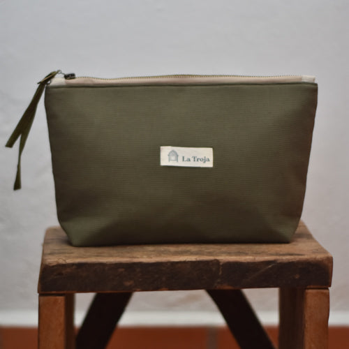 Haz una declaración de estilo con nuestra cosmetiquera: un accesorio esencial para la mujer vintage