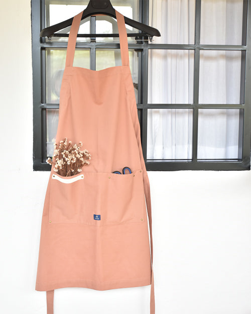 Diseñado para adaptarse a cualquier actividad: nuestro delantal versátil es ideal para cocinar, pintar y más