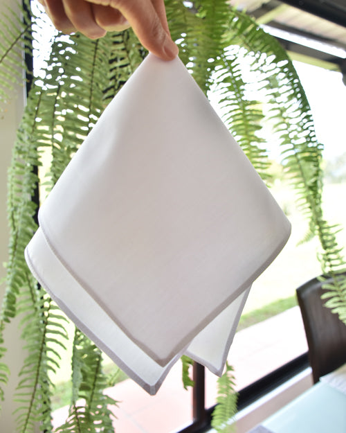Estilo y conciencia ambiental: descubre nuestros pañuelos blancos reutilizables