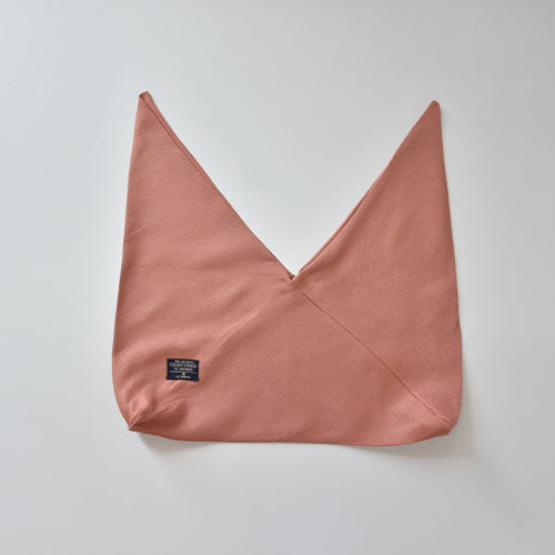 Bolsa de tela artesanal eco-consciente: Hecha con materiales naturales y amor por el planeta