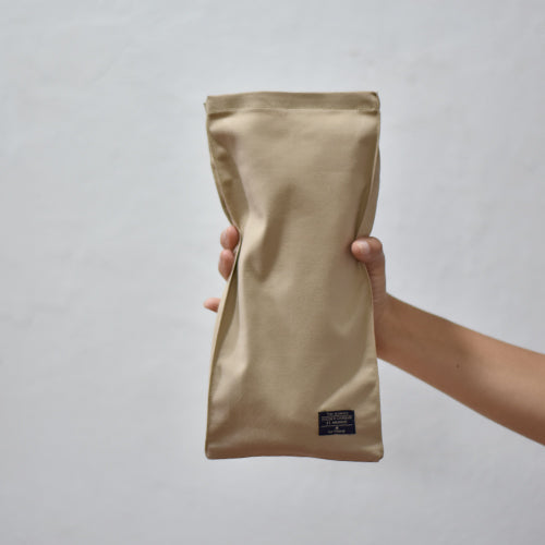 Bolsa kraft plegable de tela con un pan dentro: Fácil de almacenar y llevar contigo en todo momento
