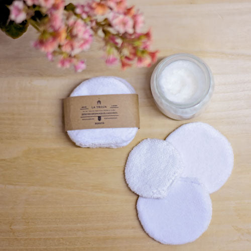 Cuida tu piel y el medio ambiente con nuestros pomos desmaquillantes de tela natural y biodegradable