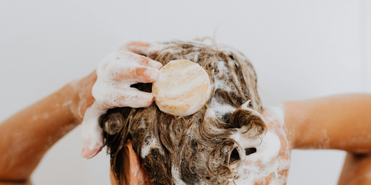 Shampoo Sólido:  cómo usarlo correctamente y hacer que te dure mucho más