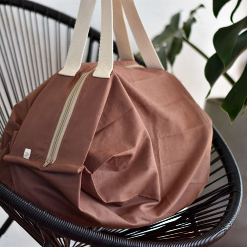 Una bolsa de tela para separar la ropa sucia en viajes, plegable para mayor portabilidad