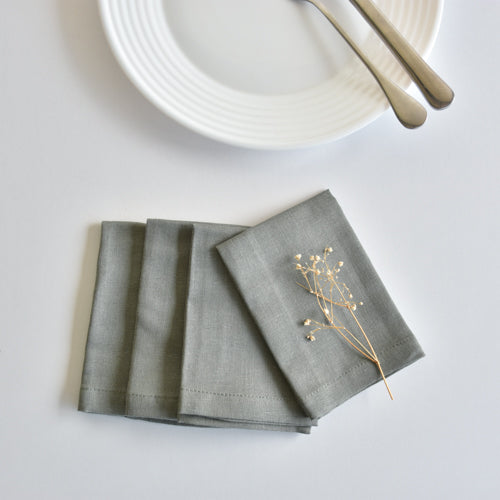 Cada detalle cuenta: complementa tu mesa con nuestras servilletas de lino para toda tu familia