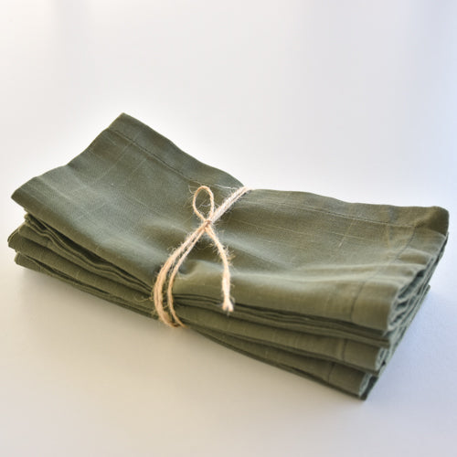 Añade un toque de frescura con nuestras servilletas de lino en color verde pistache