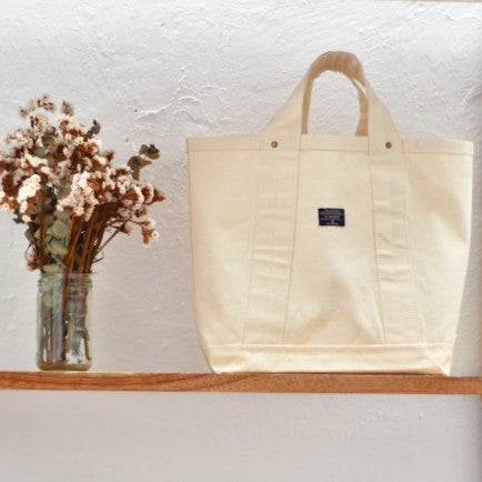 ote bag con diseño vintage: Un clásico atemporal para añadir a tu colección de accesorios